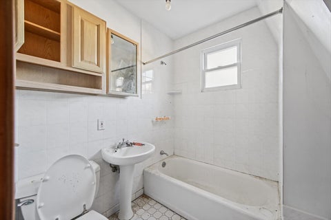 Tiny photo for 909 Wenonah Avenue, Oak Park, IL 60304 (MLS # 12780849)