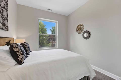 Tiny photo for 1457 W Thome Avenue #2, Chicago, IL 60660 (MLS # 12704268)