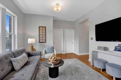 Tiny photo for 1457 W Thome Avenue #2, Chicago, IL 60660 (MLS # 12704268)
