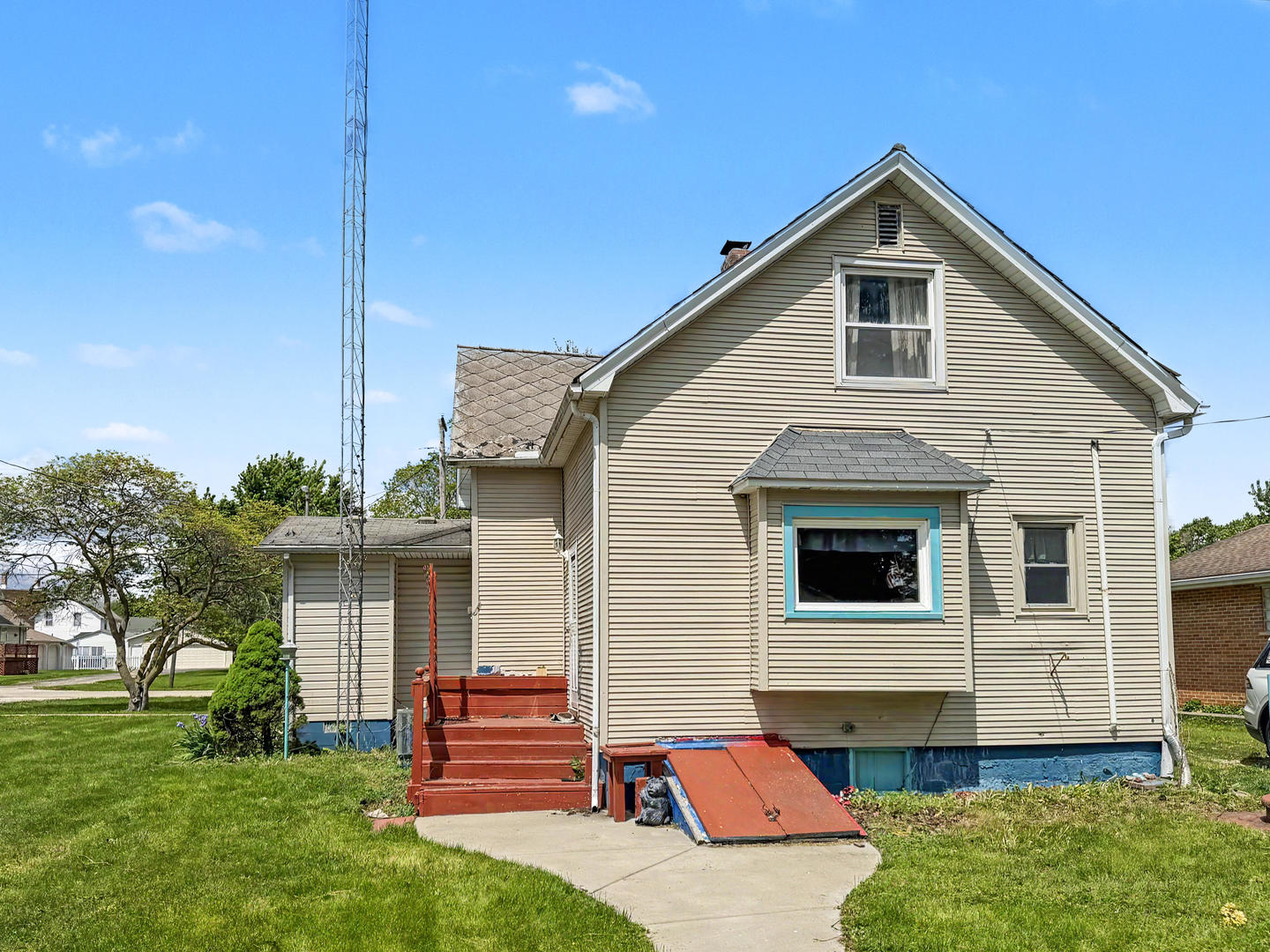 204 E Lake Street