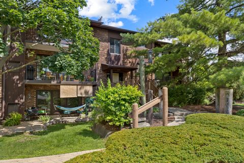 1313 Cass Lane 301 Westmont IL 60559