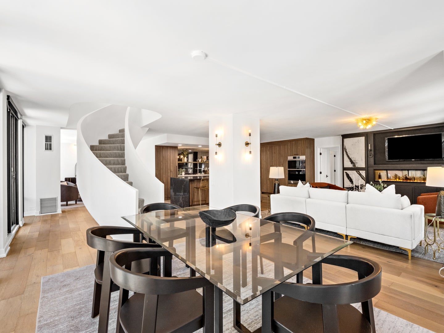 200 E Delaware Place 8C-9C