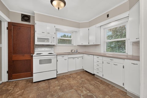Tiny photo for 660 E Colorado Street, Davenport, IA 52803 (MLS # 12767253)