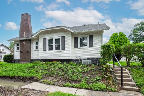 Tiny photo for 660 E Colorado Street, Davenport, IA 52803 (MLS # 12767253)