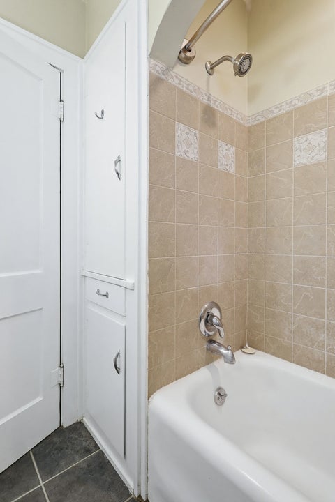 Tiny photo for 660 E Colorado Street, Davenport, IA 52803 (MLS # 12767253)