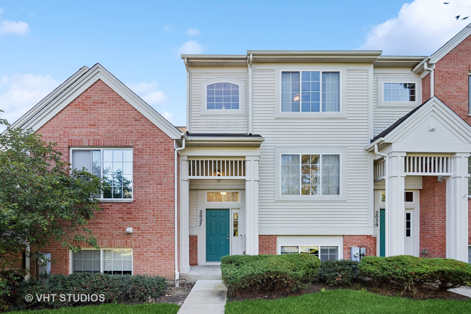 View McHenry, IL 60050 condo