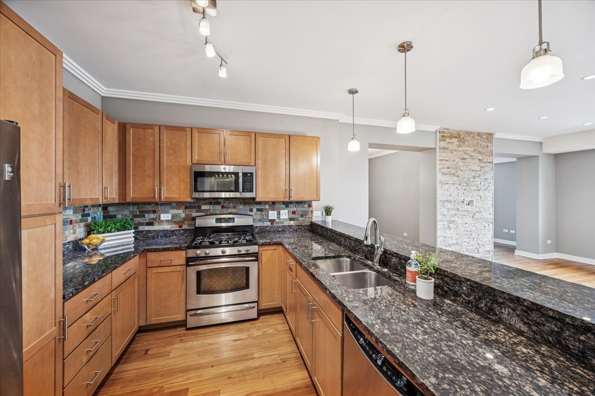 1905 S Wolf Road 607