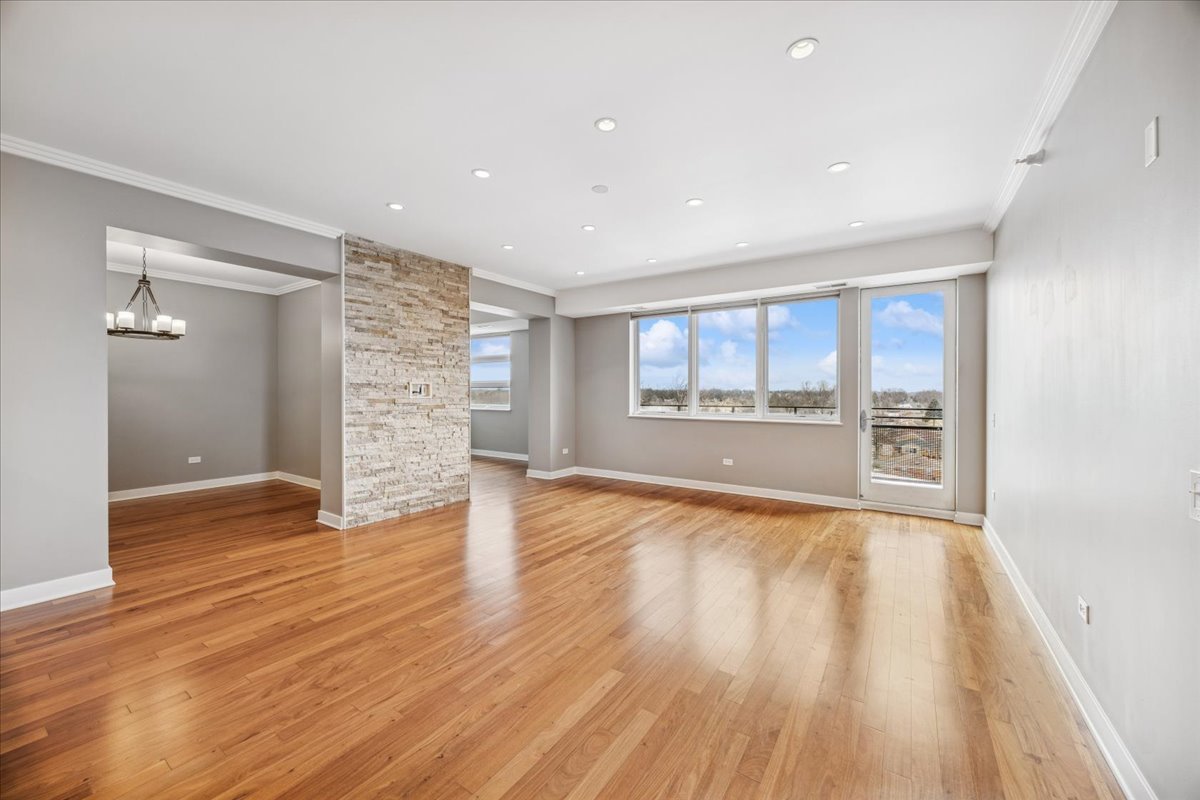 1905 S Wolf Road 607