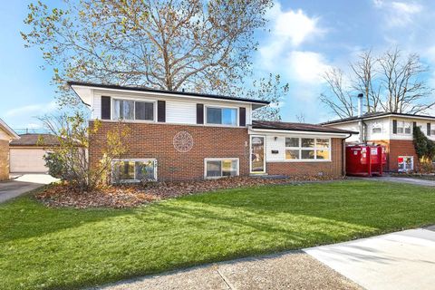 Tiny photo for 90 Peyton Drive, Chicago Heights, IL 60411 (MLS # 12299148)