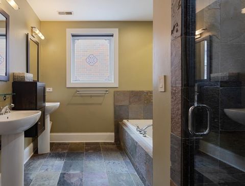 Tiny photo for 714 W Melrose Street #4E, Chicago, IL 60657 (MLS # 12628012)