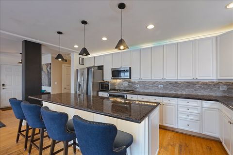 Tiny photo for 714 W Melrose Street #4E, Chicago, IL 60657 (MLS # 12628012)
