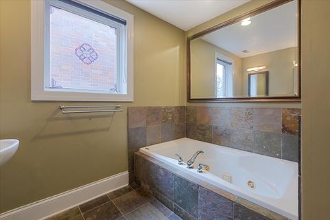 Tiny photo for 714 W Melrose Street #4E, Chicago, IL 60657 (MLS # 12628012)