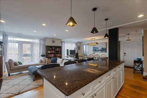 Tiny photo for 714 W Melrose Street #4E, Chicago, IL 60657 (MLS # 12628012)