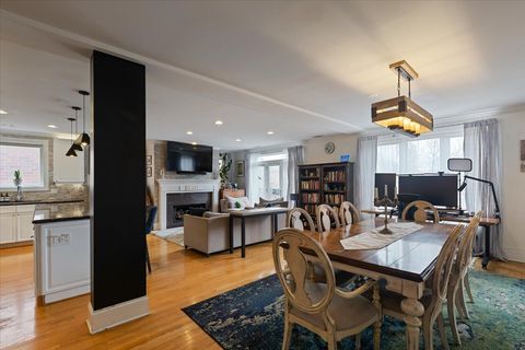 Tiny photo for 714 W Melrose Street #4E, Chicago, IL 60657 (MLS # 12628012)