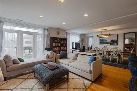 Tiny photo for 714 W Melrose Street #4E, Chicago, IL 60657 (MLS # 12628012)