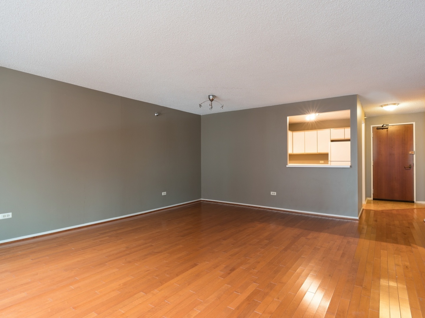 480 N McClurg Court 506