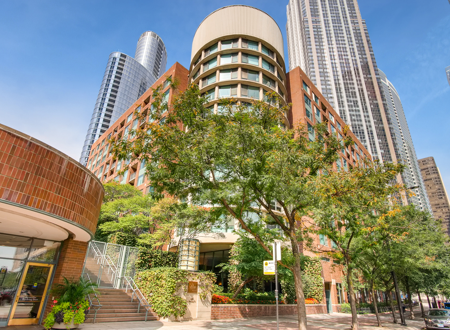 480 N McClurg Court 506