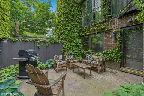 Tiny photo for 1318 N SUTTON Place, Chicago, IL 60610 (MLS # 12481315)