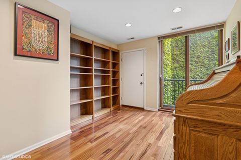 Tiny photo for 1318 N SUTTON Place, Chicago, IL 60610 (MLS # 12481315)