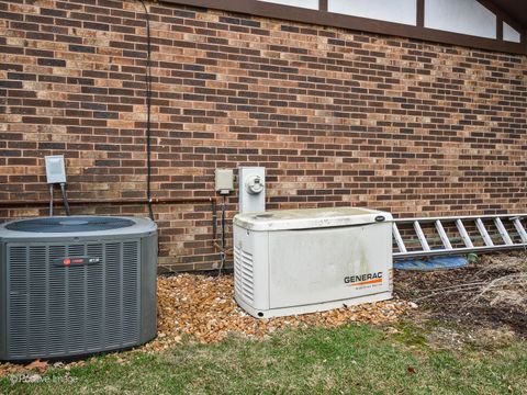 Tiny photo for 9716 S Kingsbury Court, Palos Hills, IL 60465 (MLS # 12601190)