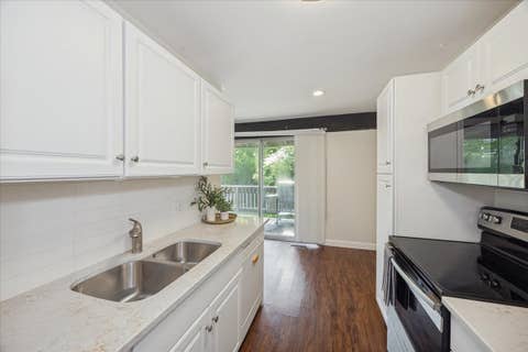 Tiny photo for 1607 Maple Terrace #2C, Lisle, IL 60532 (MLS # 12698409)