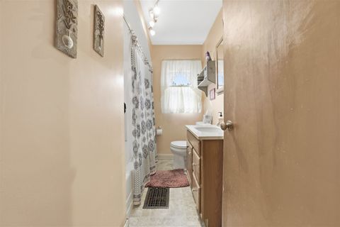 Tiny photo for 126 W Lowell Avenue, Pontiac, IL 61764 (MLS # 12584349)