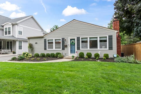 Photo of 615 N Hickory Avenue, Arlington Heights, IL 60004 (MLS # 12725645)