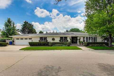 6835 N Waukesha Avenue Chicago IL 60646