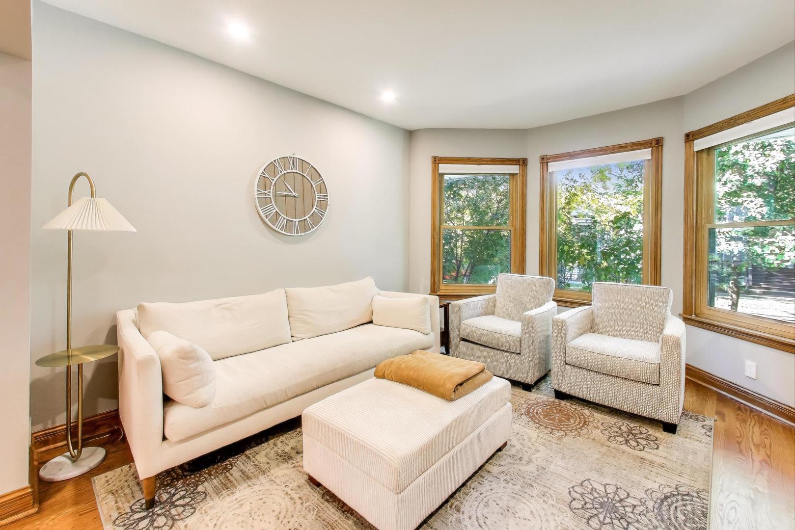 4333 N Oakley Avenue