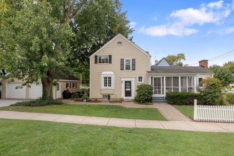 Tiny photo for 345 E Russell Street, Barrington, IL 60010 (MLS # 12489014)