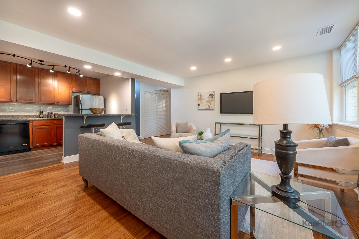 2501 W Touhy Avenue 201