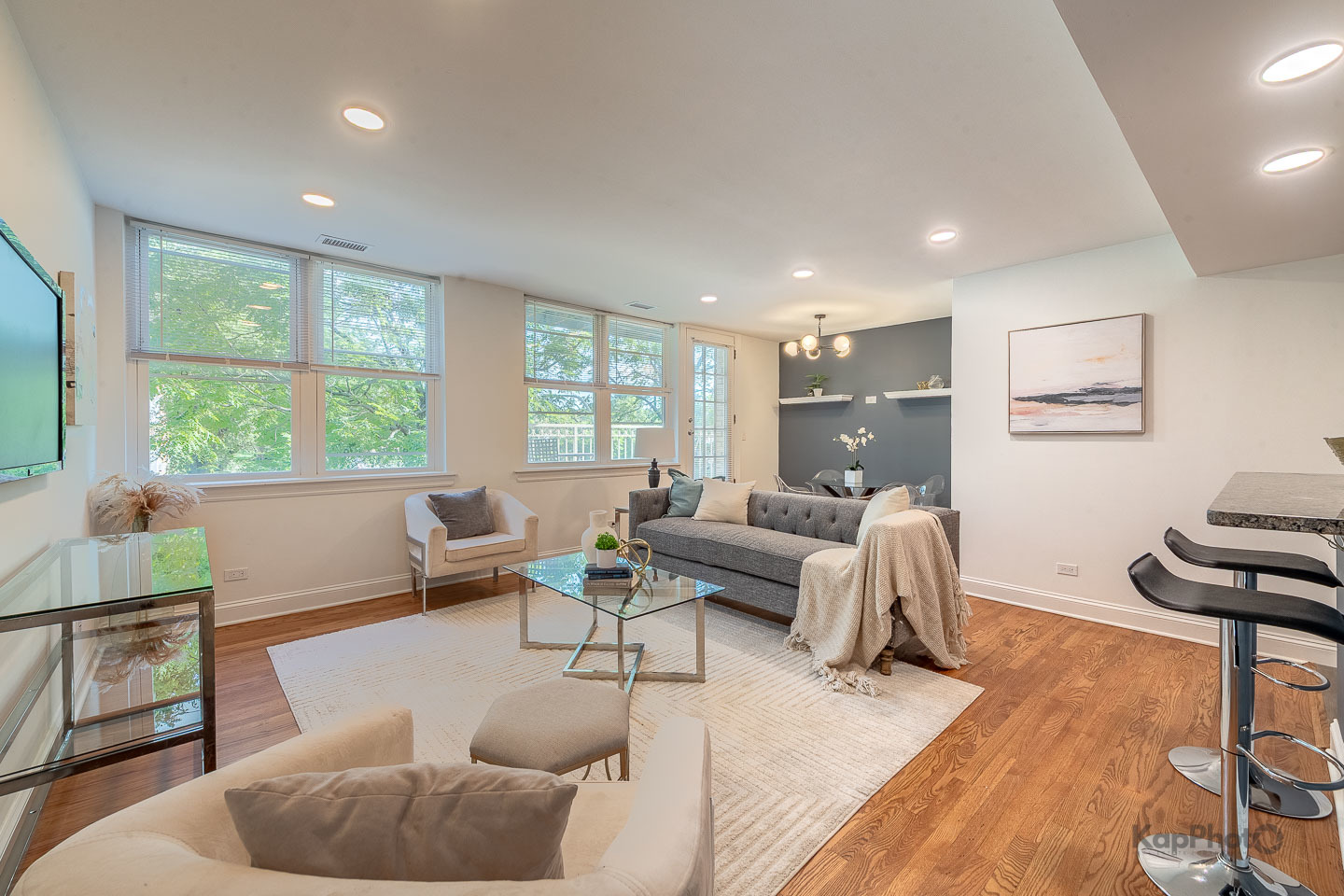 2501 W Touhy Avenue 201