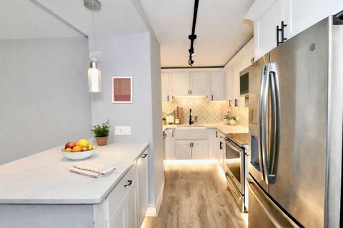 Tiny photo for 4343 N Clarendon Avenue #516, Chicago, IL 60613 (MLS # 12557489)