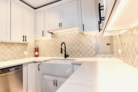 Tiny photo for 4343 N Clarendon Avenue #516, Chicago, IL 60613 (MLS # 12557489)