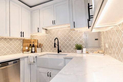 Tiny photo for 4343 N Clarendon Avenue #516, Chicago, IL 60613 (MLS # 12557489)