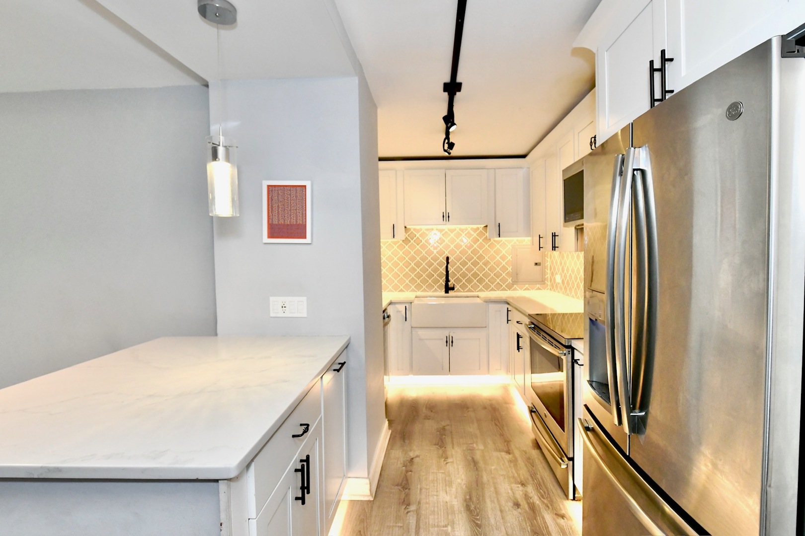 4343 N Clarendon Avenue 516