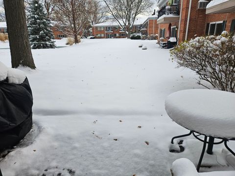 Tiny photo for 603 E Falcon Drive #104A, Arlington Heights, IL 60005 (MLS # 12609605)