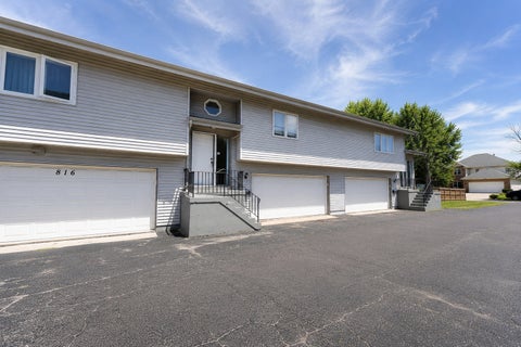 Photo of 812 Maple Lane, Wheeling, IL 60090 (MLS # 12685627)