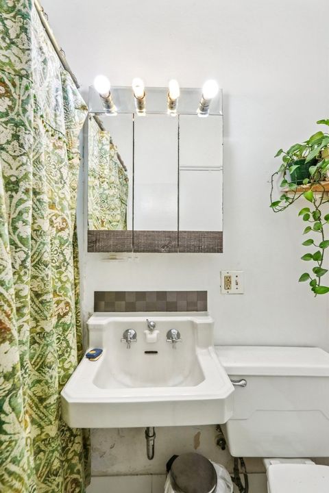 Tiny photo for 1823 W Granville Avenue #4A, Chicago, IL 60660 (MLS # 12429277)