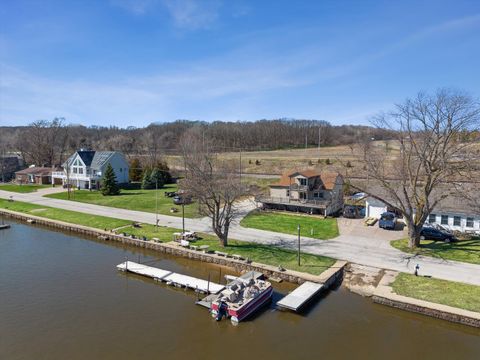 Photo of 1811 Canal Shore Drive, Le Claire, IA 52753 (MLS # 12600604)