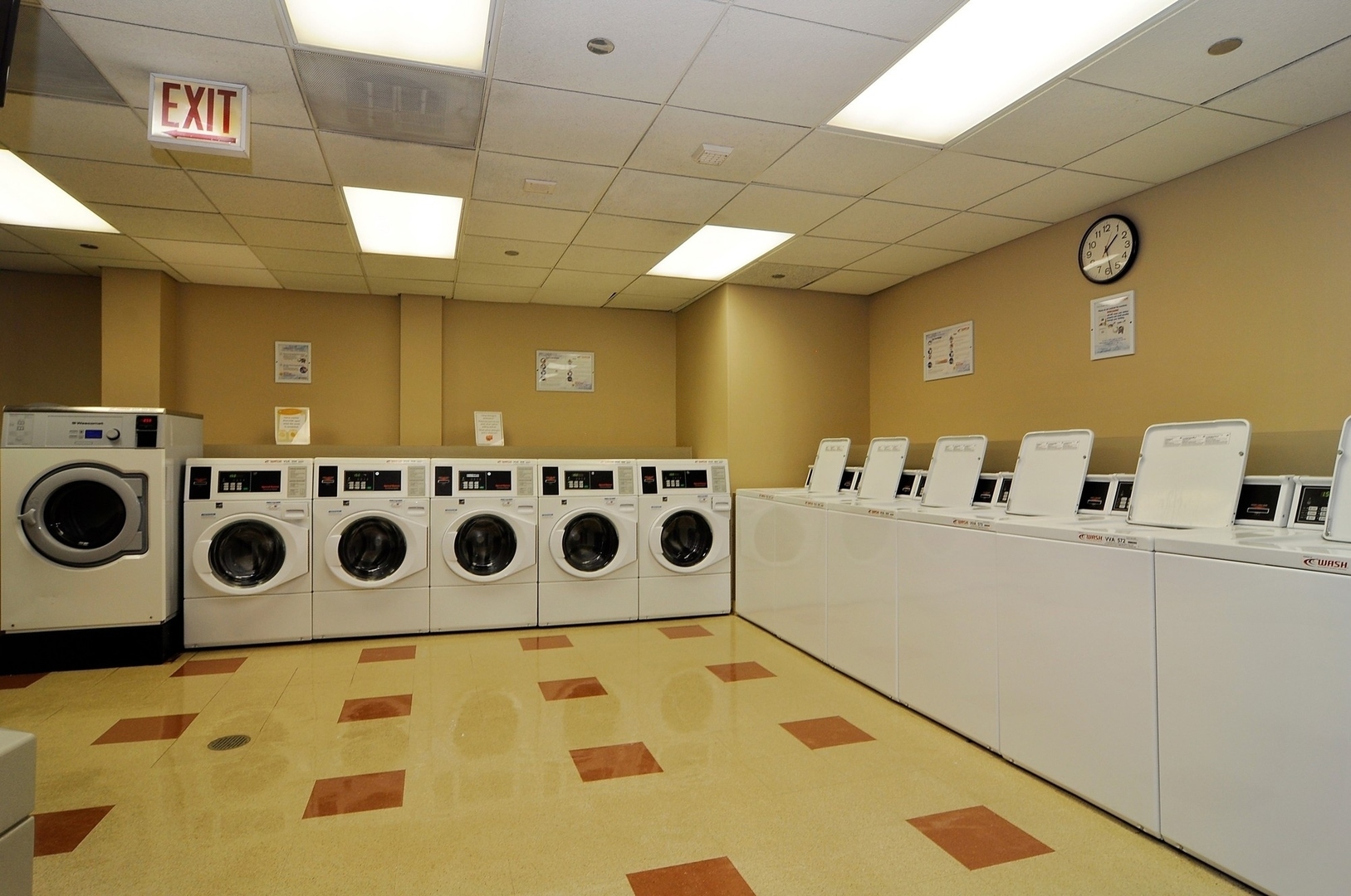 Chicago, Illinois 60611, United States, 1 Bedroom Bedrooms, ,1 BathroomBathrooms,Residential,Active,218195