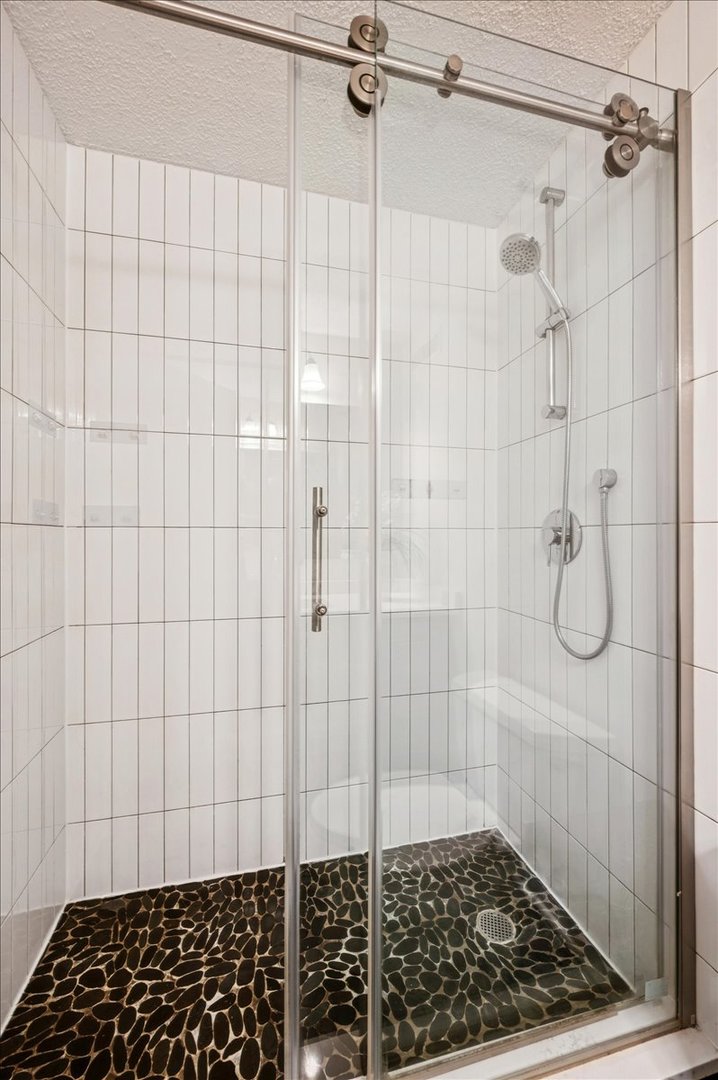 Chicago, Illinois 60611, United States, 1 Bedroom Bedrooms, ,1 BathroomBathrooms,Residential,Active,218195