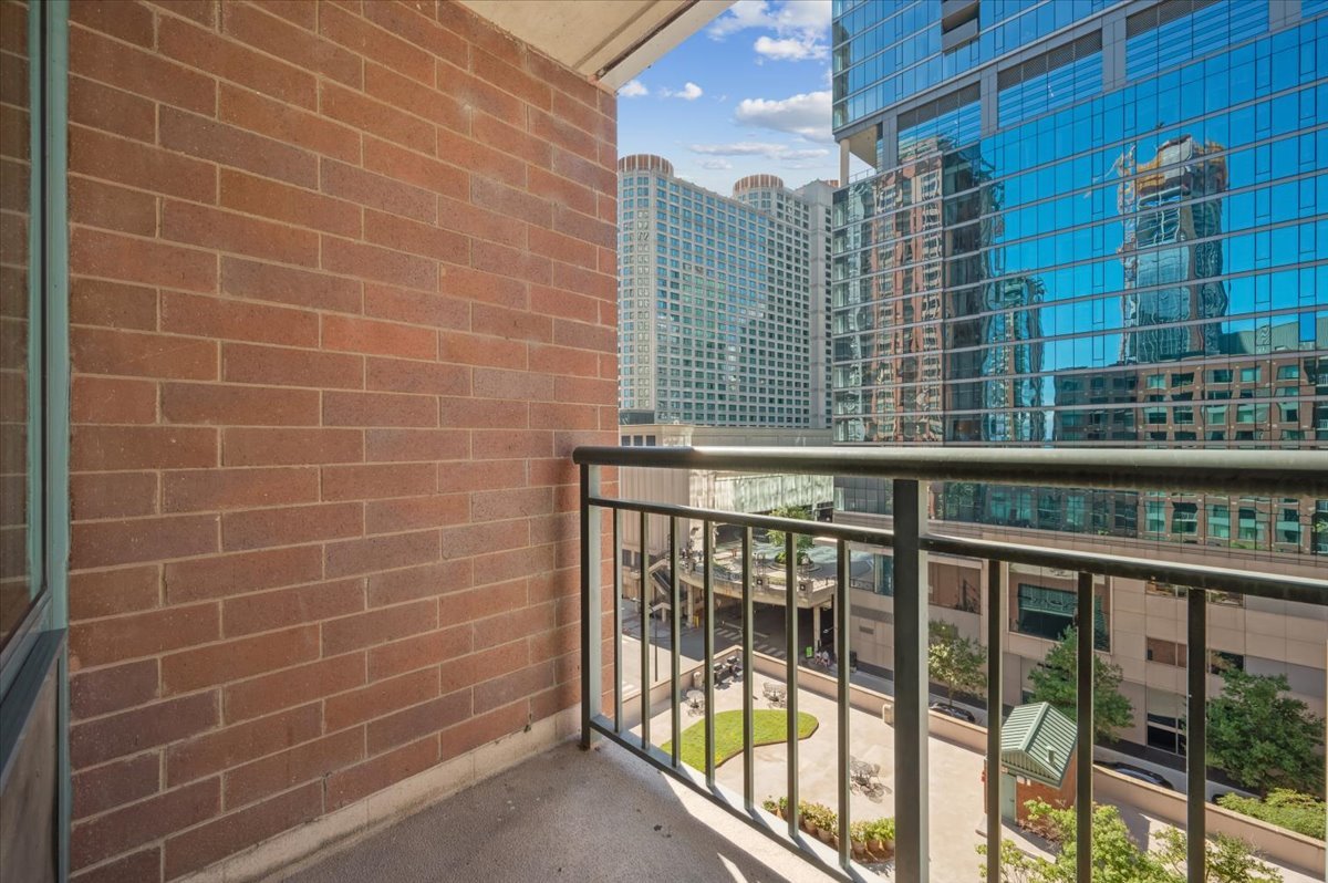 Chicago, Illinois 60611, United States, 1 Bedroom Bedrooms, ,1 BathroomBathrooms,Residential,Active,218195