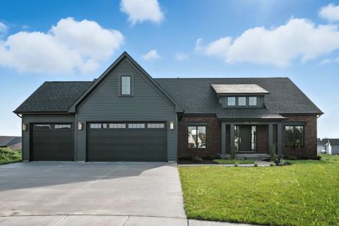 Tiny photo for 5167 LAKESIDE Court, Bettendorf, IA 52722 (MLS # 12704574)