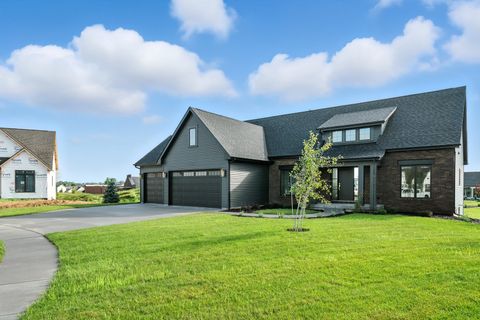 Tiny photo for 5167 LAKESIDE Court, Bettendorf, IA 52722 (MLS # 12704574)
