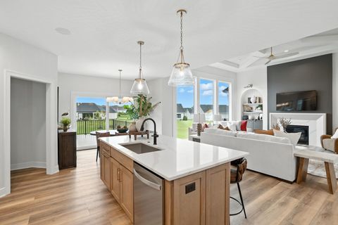 Tiny photo for 5167 LAKESIDE Court, Bettendorf, IA 52722 (MLS # 12704574)