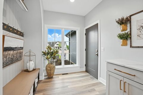 Tiny photo for 5167 LAKESIDE Court, Bettendorf, IA 52722 (MLS # 12704574)