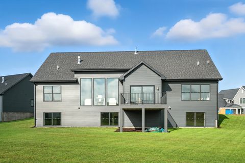 Tiny photo for 5167 LAKESIDE Court, Bettendorf, IA 52722 (MLS # 12704574)