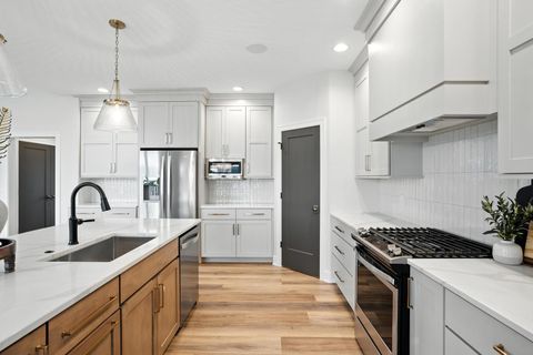 Tiny photo for 5167 LAKESIDE Court, Bettendorf, IA 52722 (MLS # 12704574)