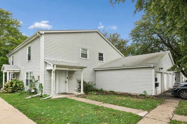 1395 S GLEN CIR APT B, AURORA, IL 60506 - Image e49d692153cb0b3ea0aa52eae9bde7d0/3528845108